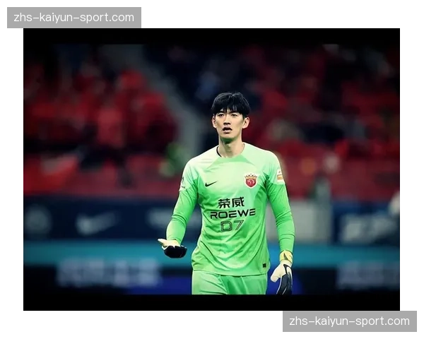 上海海港门将颜骏凌失误送礼，重庆铜梁龙青春风暴刮起